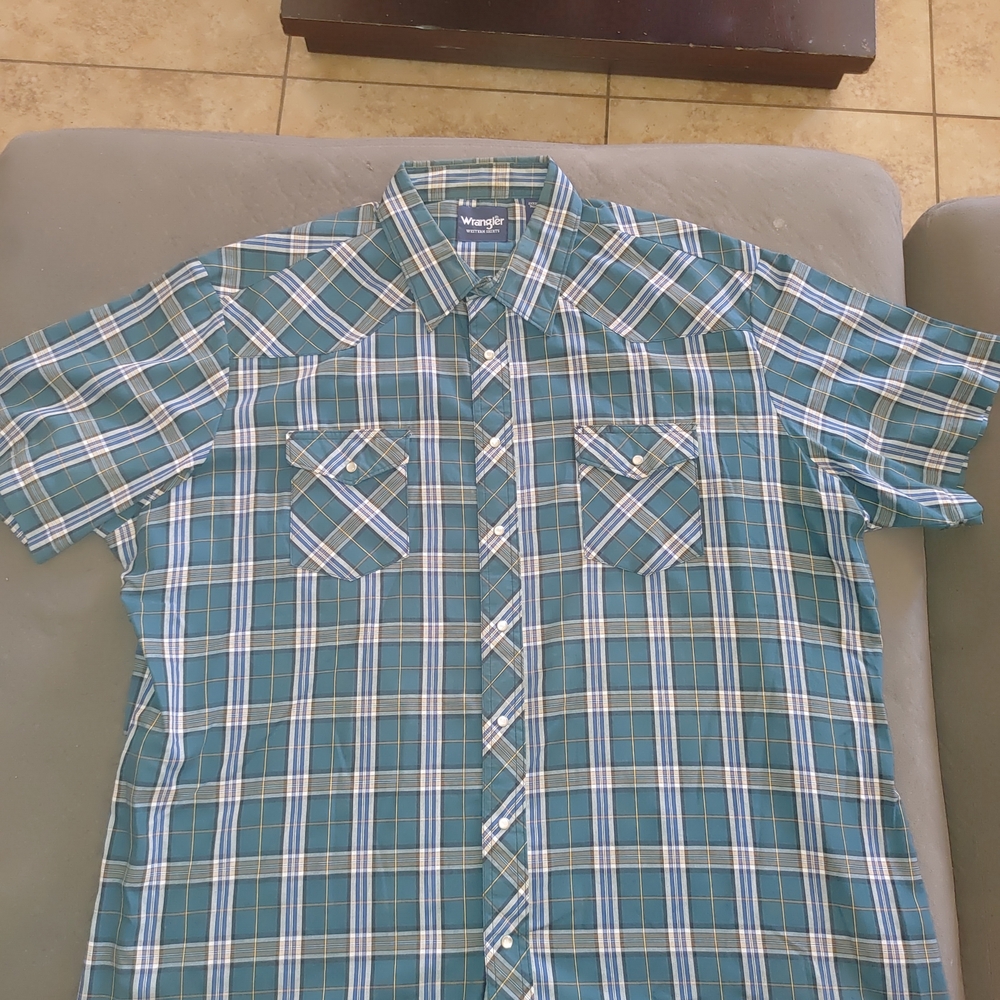 Wrangler Men's Teal and White Plaid Short-Sleeve Pearl Snap Button-Down Shirt